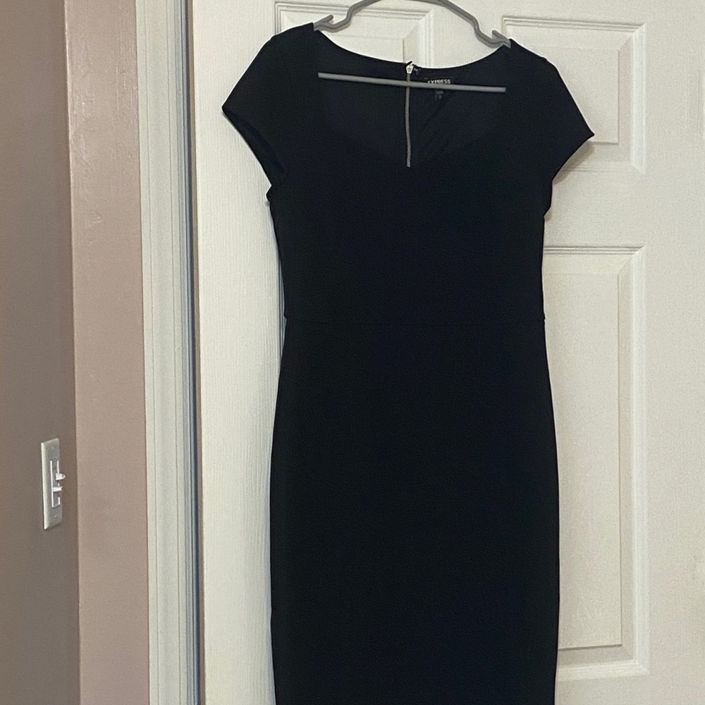 Black short sleeves midi dress